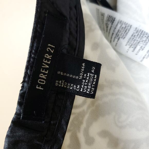 Forever 21 Black Velvet Print Mini Skirt with Faux Leather SIze S - Picture 9 of 10